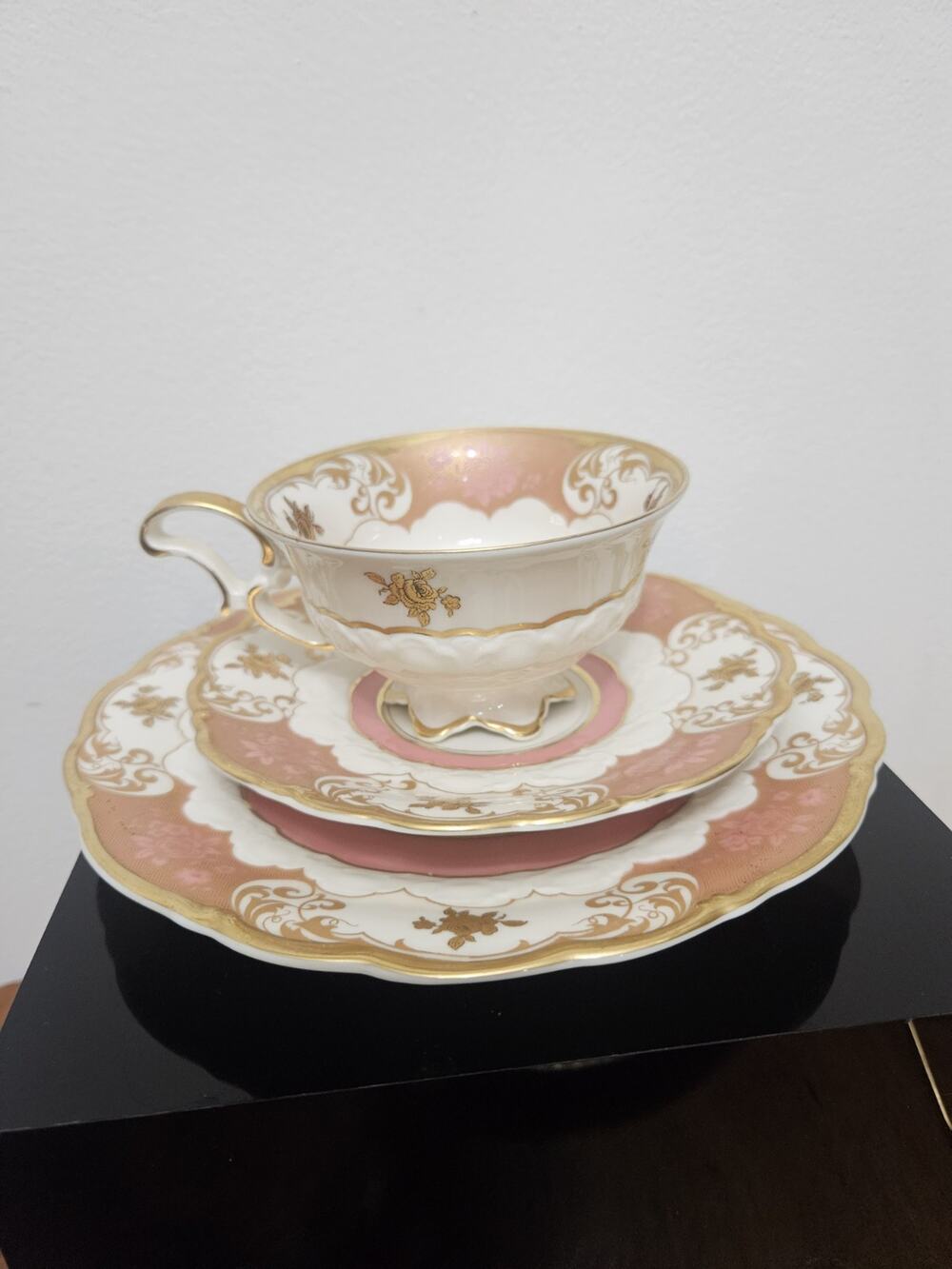 Antique Weimar Porzellan Hertha Teacup Trio Set Gold Gilt Pink 16076